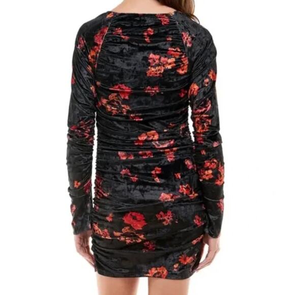 WAYF Women's Clique Velvet Minidress Medium Red Roses Ruched Long Sleeve NWT - Picture 3 of 12